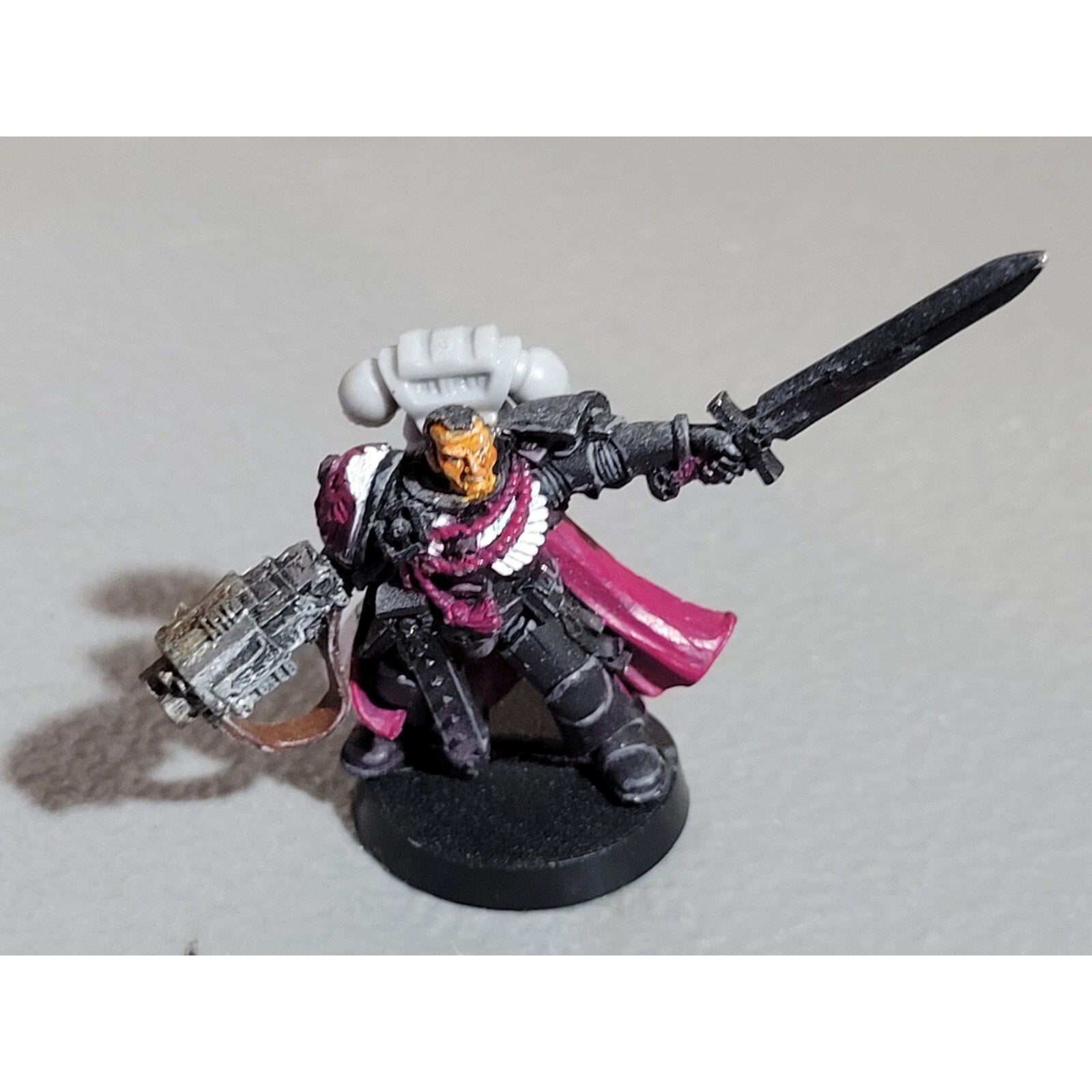 A19041 WARHAMMER 40K SPACE MARINES METAL CAPTAIN POWER SWORD STORM BOLTER