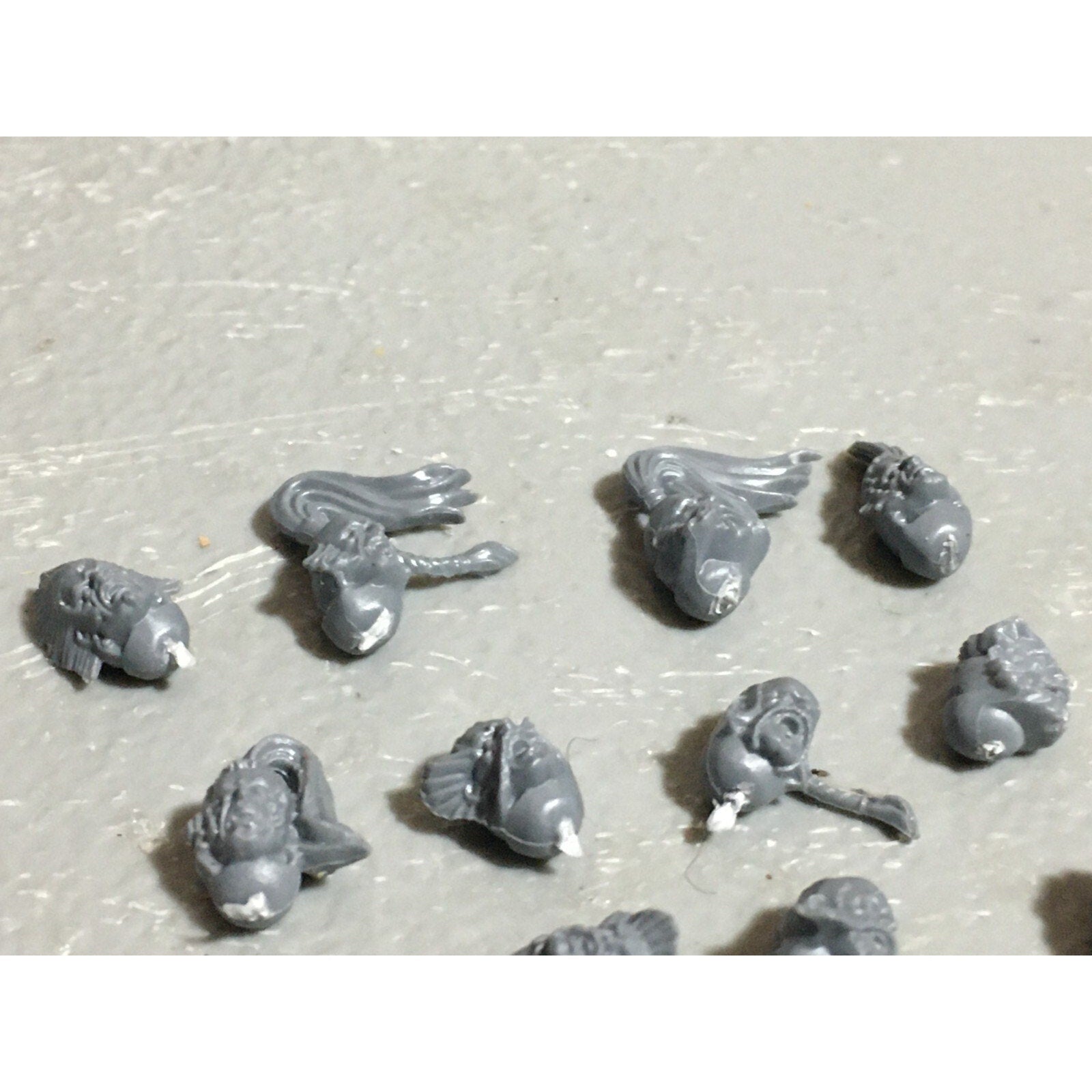 A22546 WARHAMMER 40K SPACE MARINES WOLVES BITS LOT HEADS GAMES WORKSHOP GW