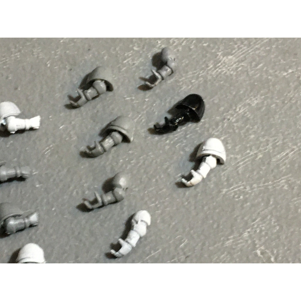 A22947 WARHAMMER 40K SPACE MARINES BITS LOT ARMS GAMES WORKSHOP GW