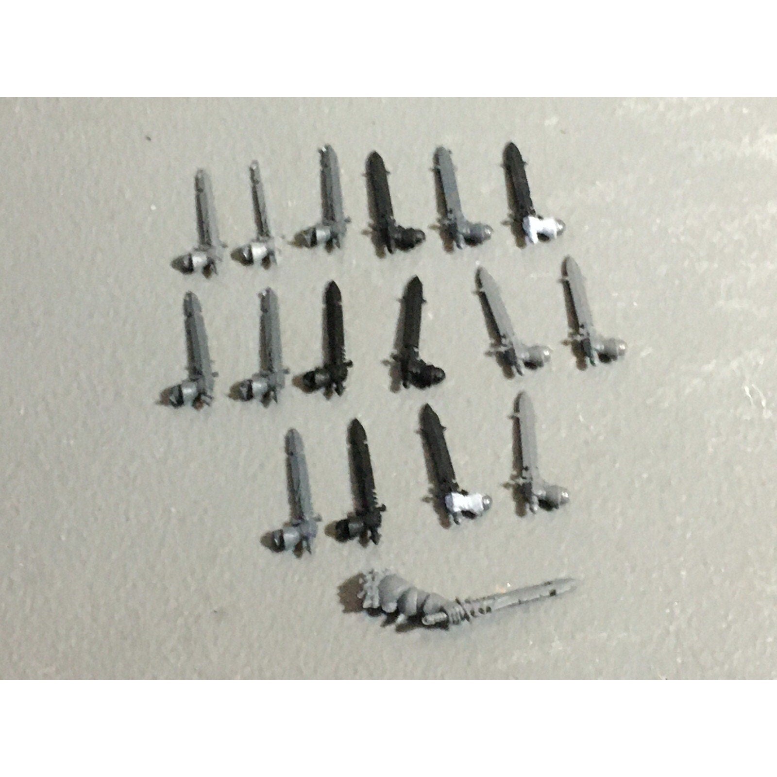 A22220 WARHAMMER FANTASY CHAOS MORTALS BITS LOT SWORD HANDS GAMES WORKSHOP