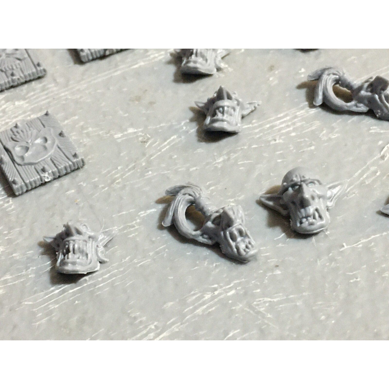 A23395 WARHAMMER FANTASY ORCS & GOBLINS BITS LOT GOBLIN SHIELDS HEADS GW