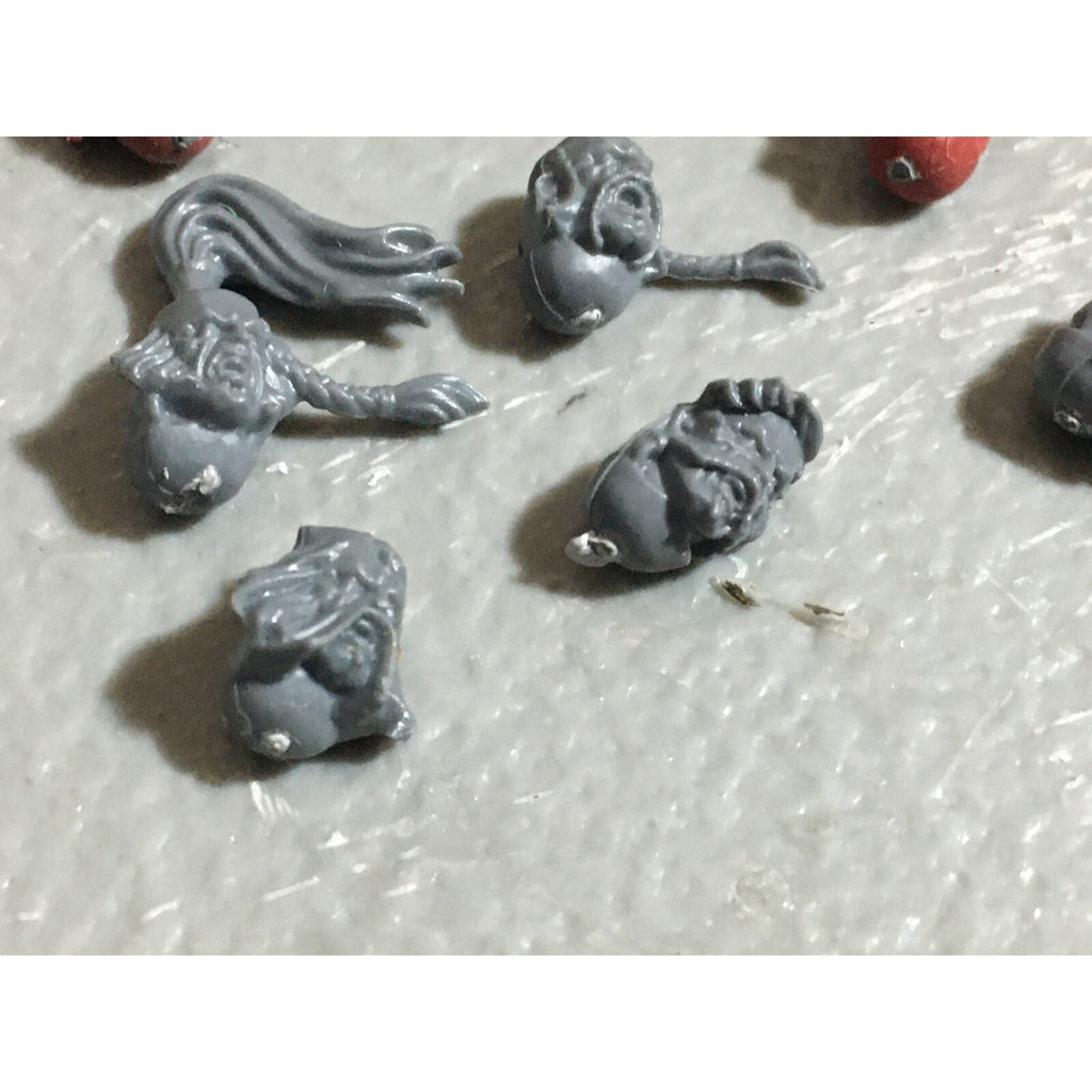 A22548 WARHAMMER 40K SPACE MARINES WOLVES BITS LOT HEADS GAMES WORKSHOP GW
