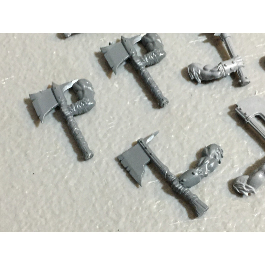 A23127 WARHAMMER FANTASY CHAOS BEASTMEN BITS LOT GORS BANNERS ARMS GW
