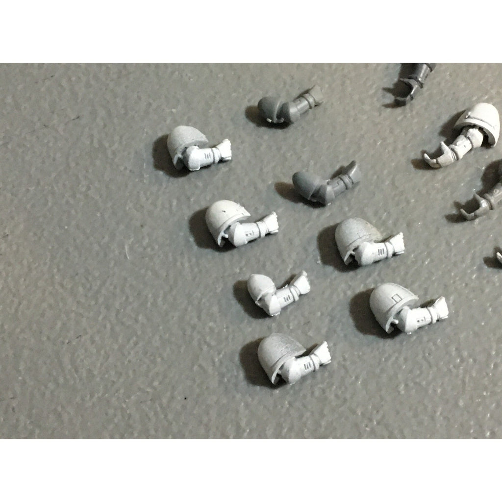 A22956 WARHAMMER 40K SPACE MARINES BITS LOT ARMS GAMES WORKSHOP GW