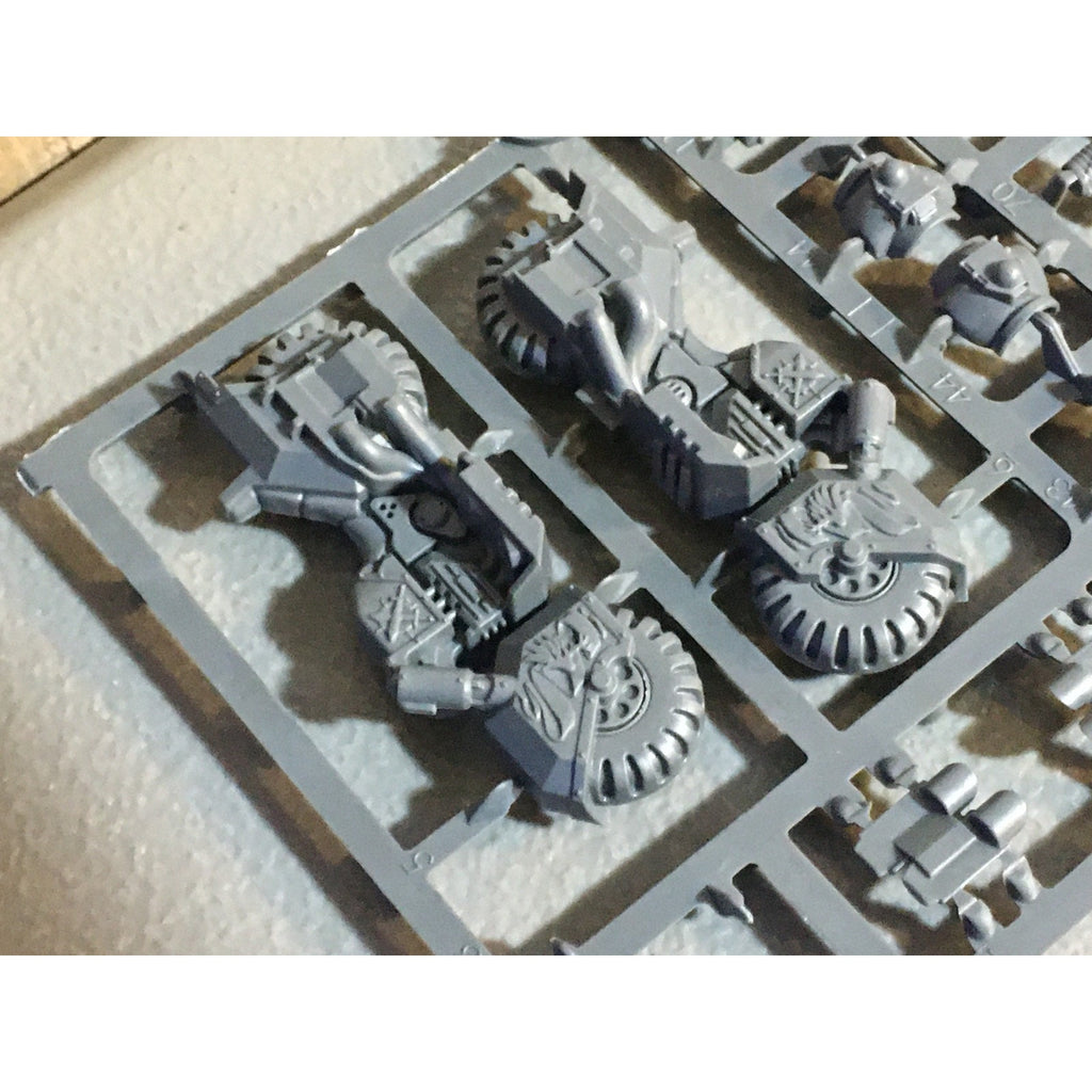 A29497 WARHAMMER 40K SPACE MARINES DARK ANGELS BITS ON SPRUE LOT RAVENWING GW