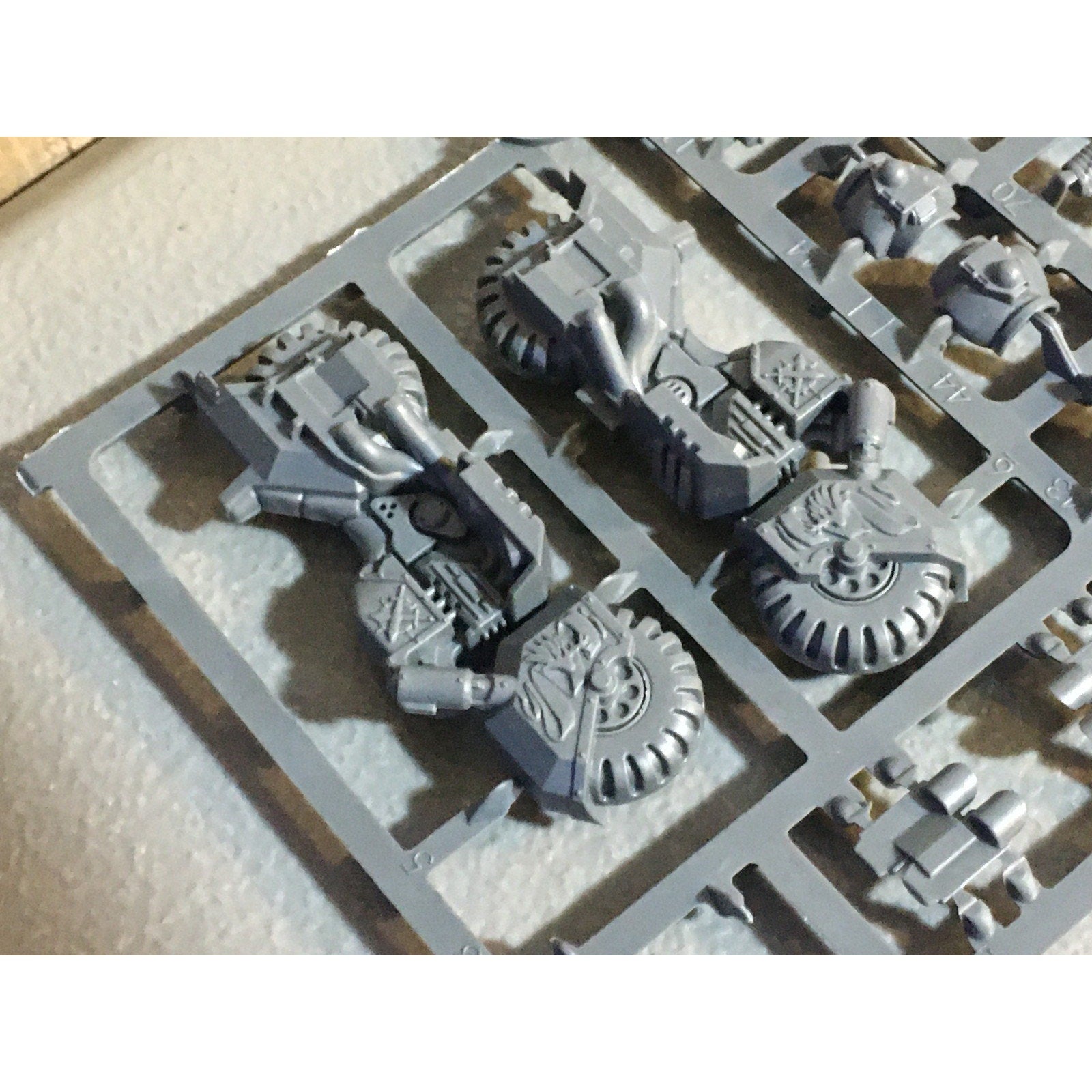 A29497 WARHAMMER 40K SPACE MARINES DARK ANGELS BITS ON SPRUE LOT RAVENWING GW