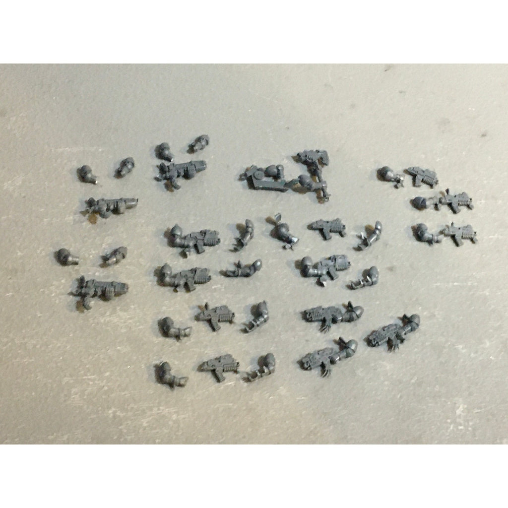 A29737 WARHAMMER 40K SPACE MARINES WOLVES BITS LOT BOLTERS PLASMA AXE ARMS GW