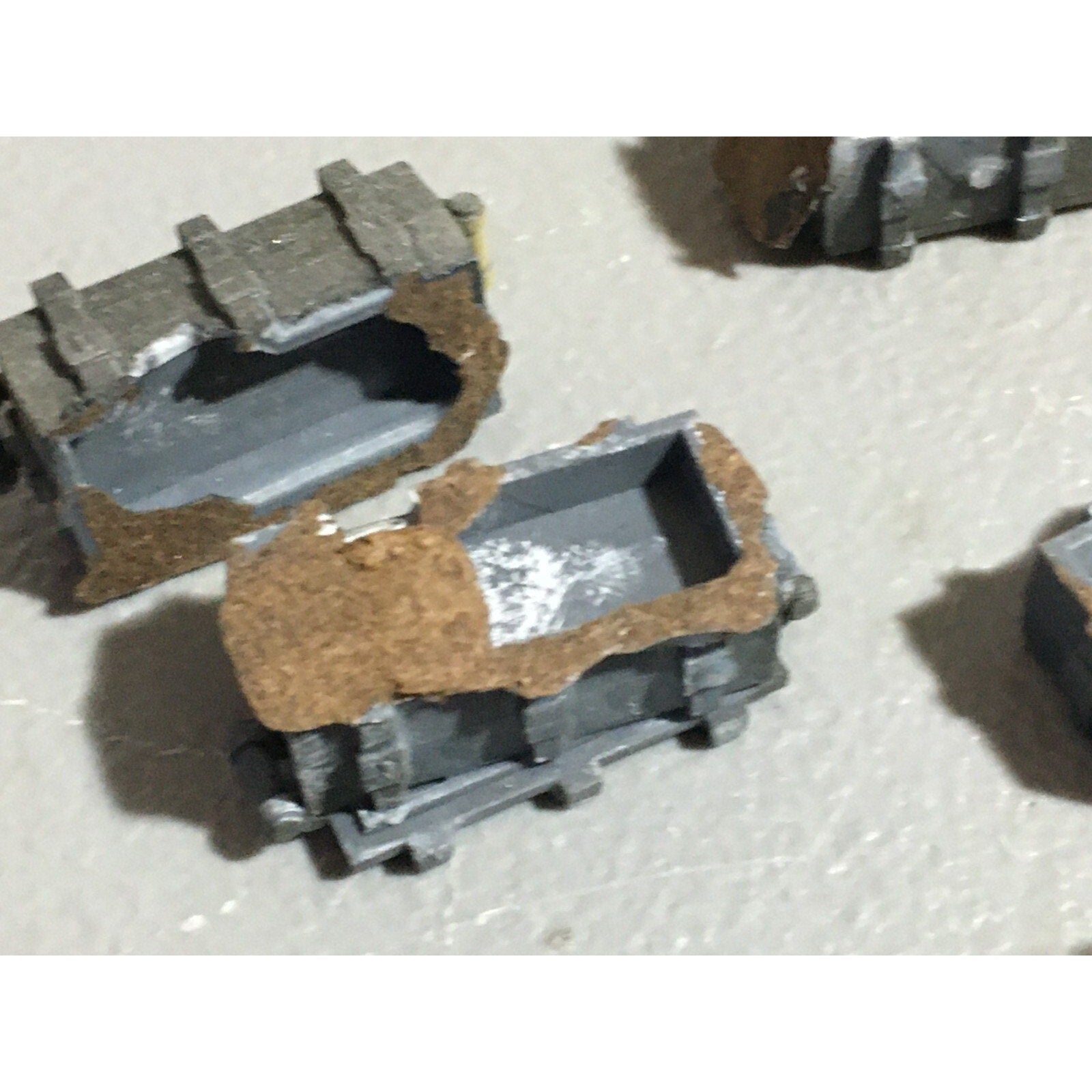A22419 WARHAMMER 40K BITS LOT CRATES OBJECTIVE MARKERS GAMES WORKSHOP GW