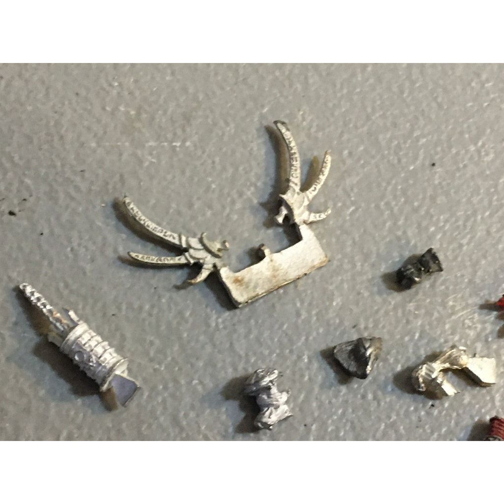 A32573 UNKNOWN MINIATURES ALL METAL BITS LOT WINGS ARM HEAD RPG TABLETOP