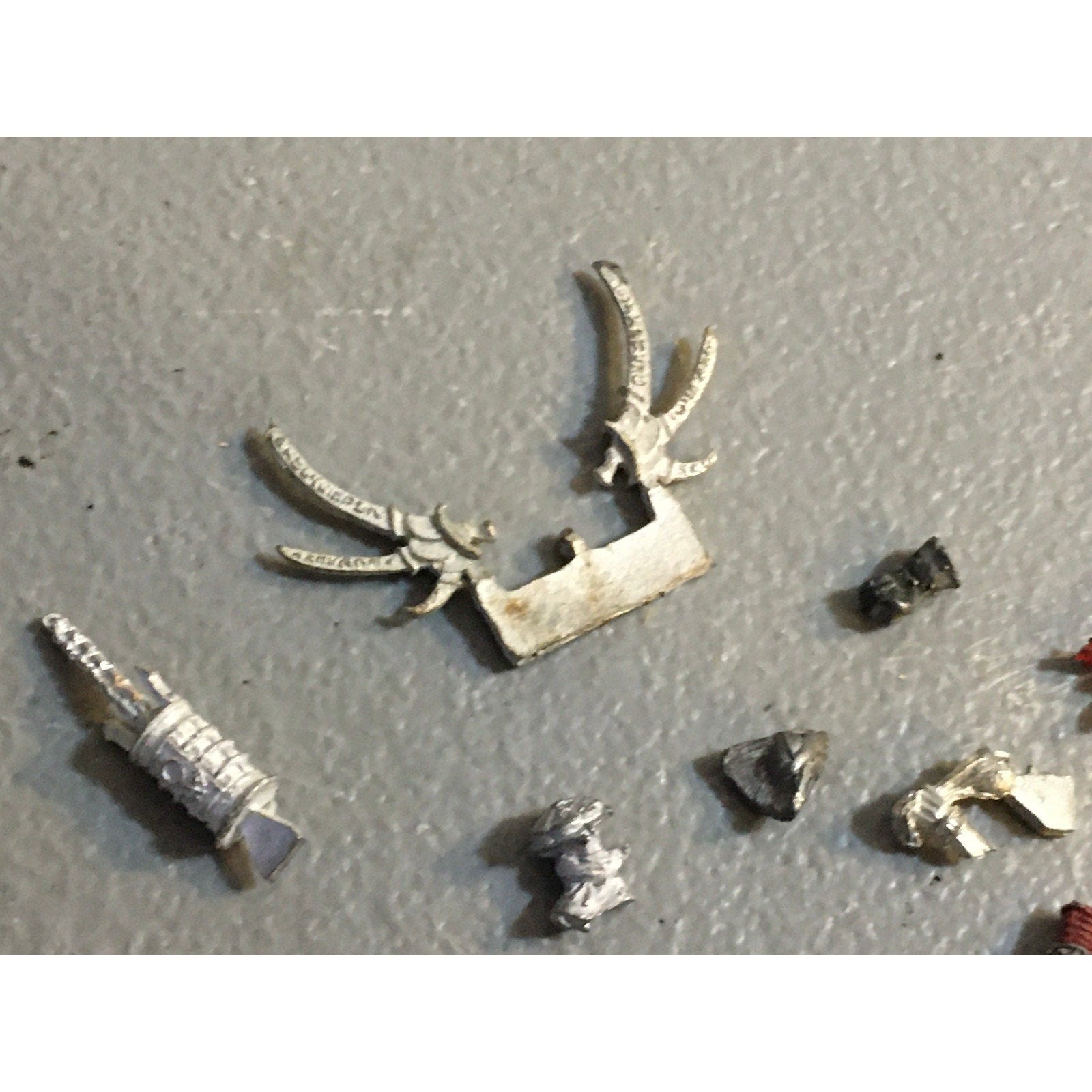 A32573 UNKNOWN MINIATURES ALL METAL BITS LOT WINGS ARM HEAD RPG TABLETOP