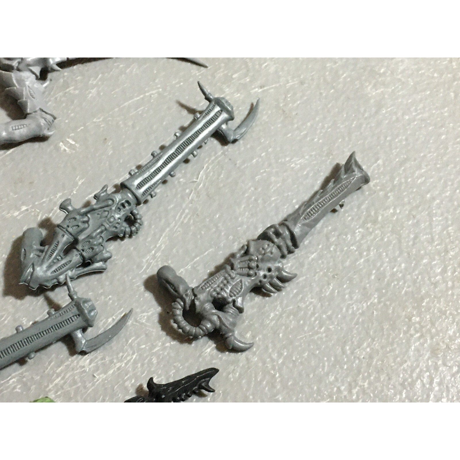 A22316 WARHAMMER 40K TYRANIDS BITS LOT MIXED GAMES WORKSHOP GW