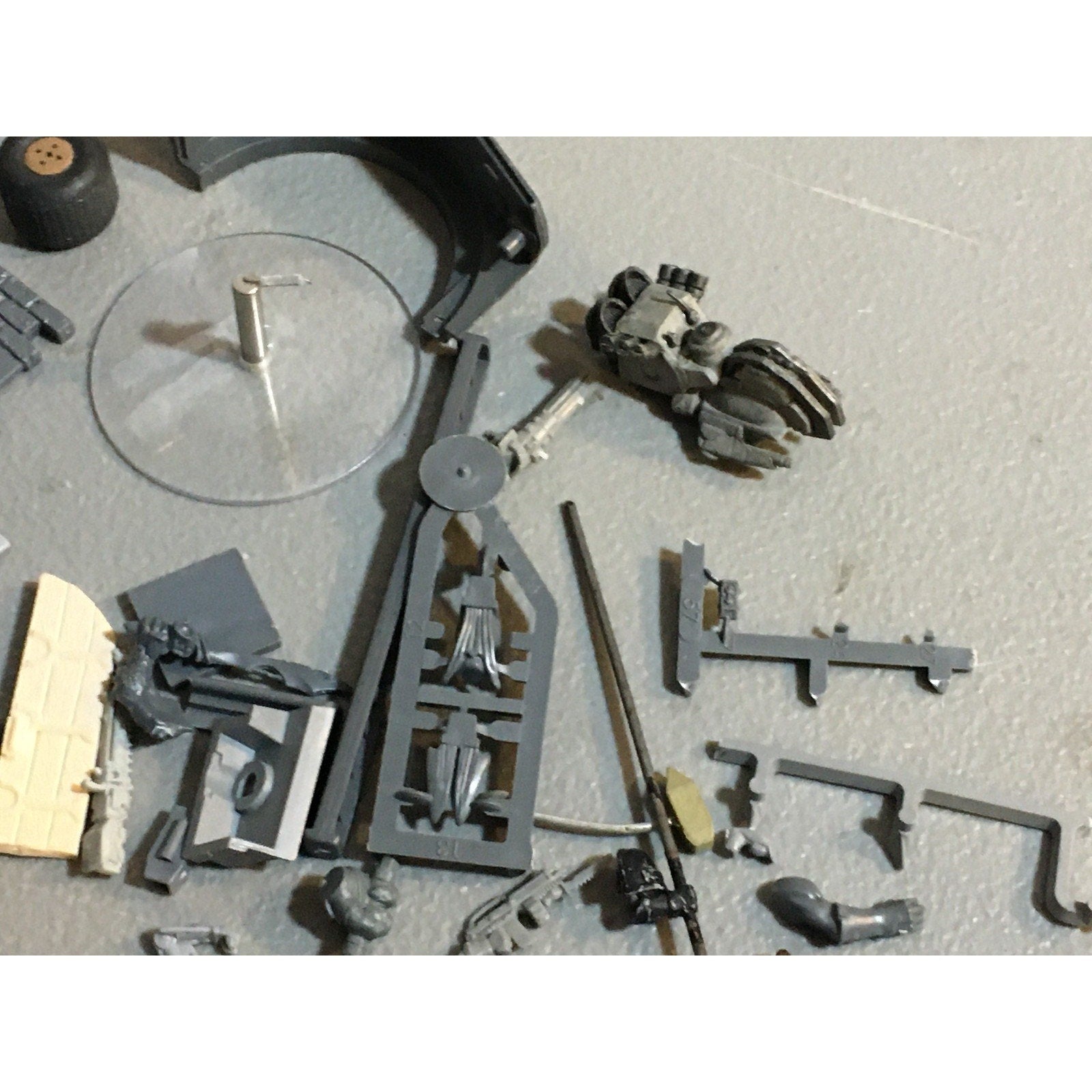 A29636 WARGAMING RANDOM MIXED BITS LOT SOME TERRAIN UNKNOWN PLASTIC
