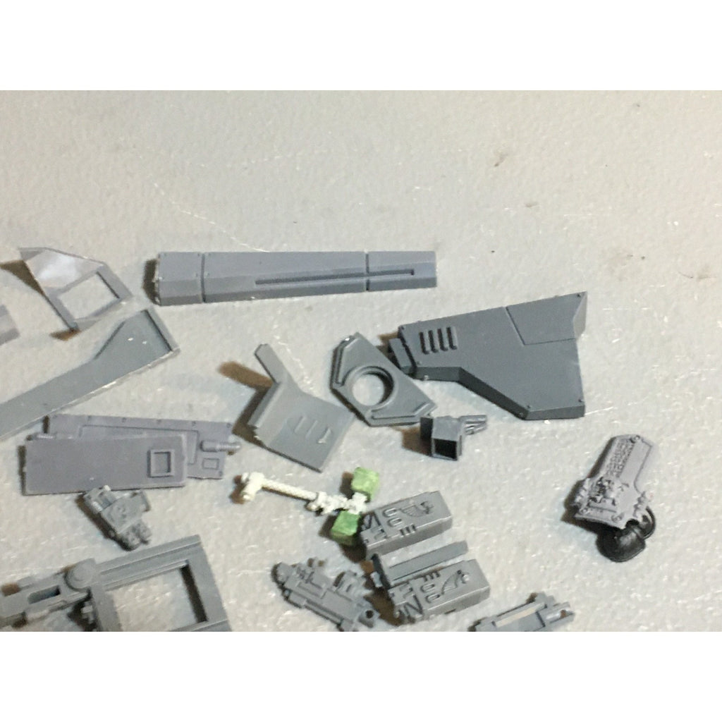 A24530 WARHAMMER 40K SPACE MARINES BITS LOT TANK ARMS OATHS GW