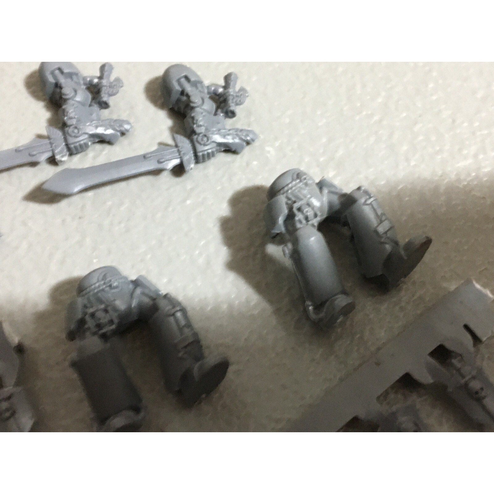 A19888 WARHAMMER 40K DARK ANGELS BITS LOT TERMINATOR LEGS SHOULDER PADS