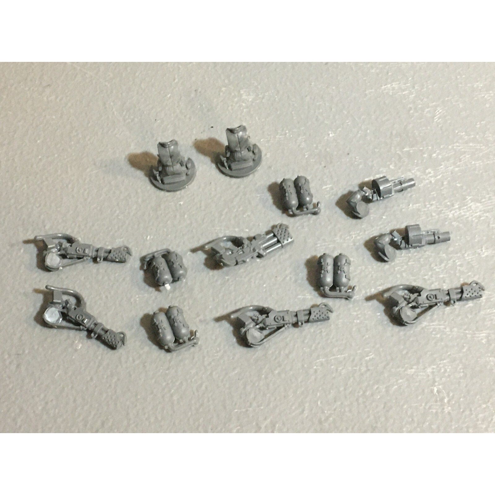 A17851 WARHAMMER 40K ASTRA IG GUARD TANK COMMANDER & SPECIAL WEAPONS BITS LOT