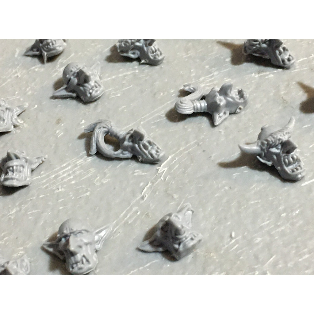 A23395 WARHAMMER FANTASY ORCS & GOBLINS BITS LOT GOBLIN SHIELDS HEADS GW