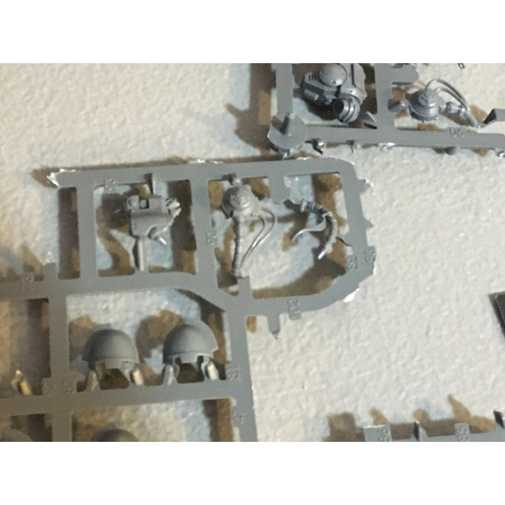 A33673 WARHAMMER 40K SPACE MARINES BITS ON SPRUE LOT PRIMARIS GW GAMES WORKSHOP