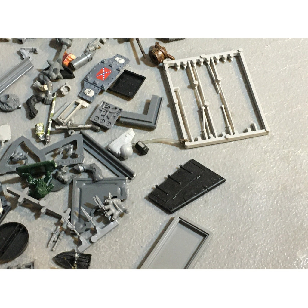 A29636 WARGAMING RANDOM MIXED BITS LOT SOME TERRAIN UNKNOWN PLASTIC