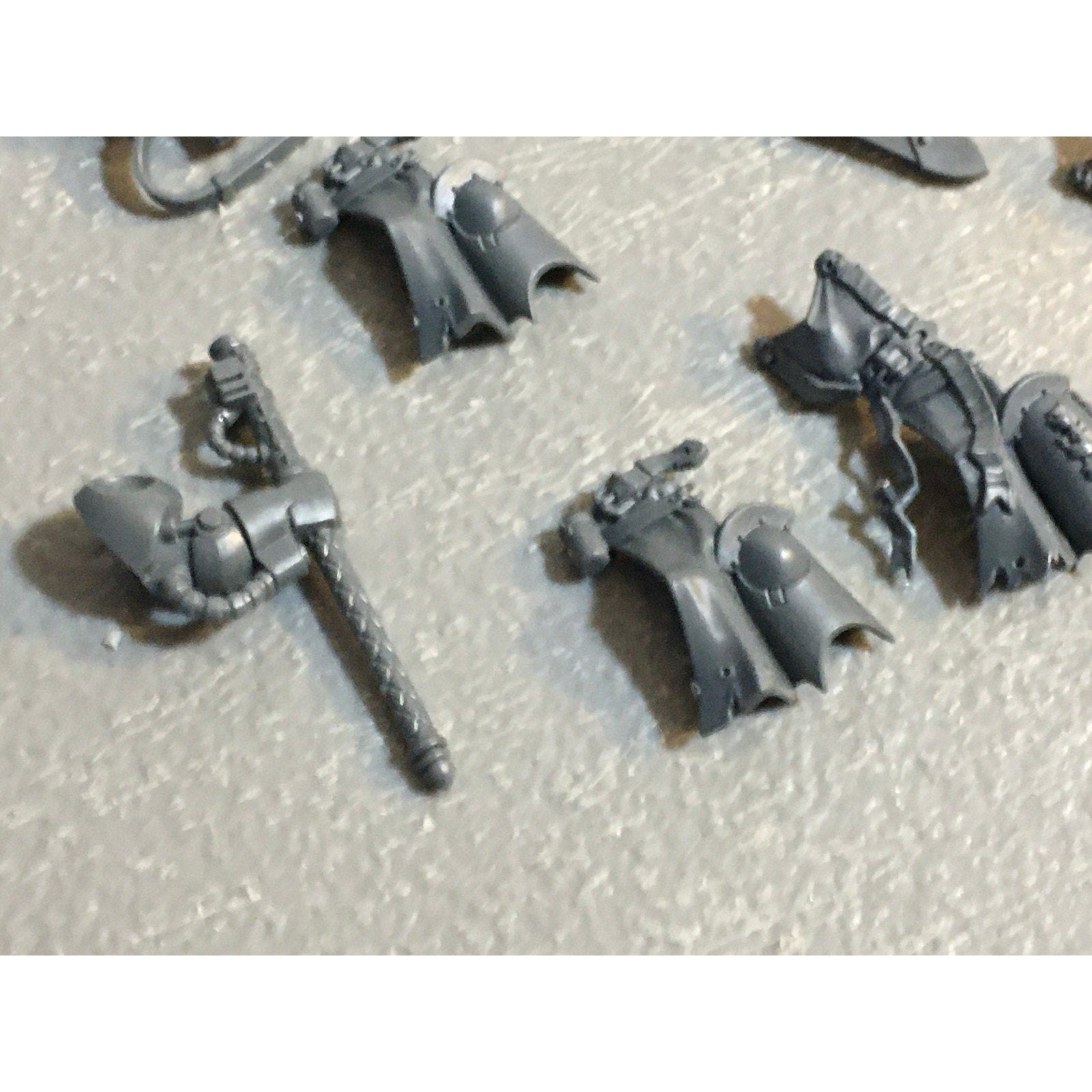 A29487 WARHAMMER 40K SPACE MARINES DARK ANGELS BITS LOT ROBE ARM BOLTER GW