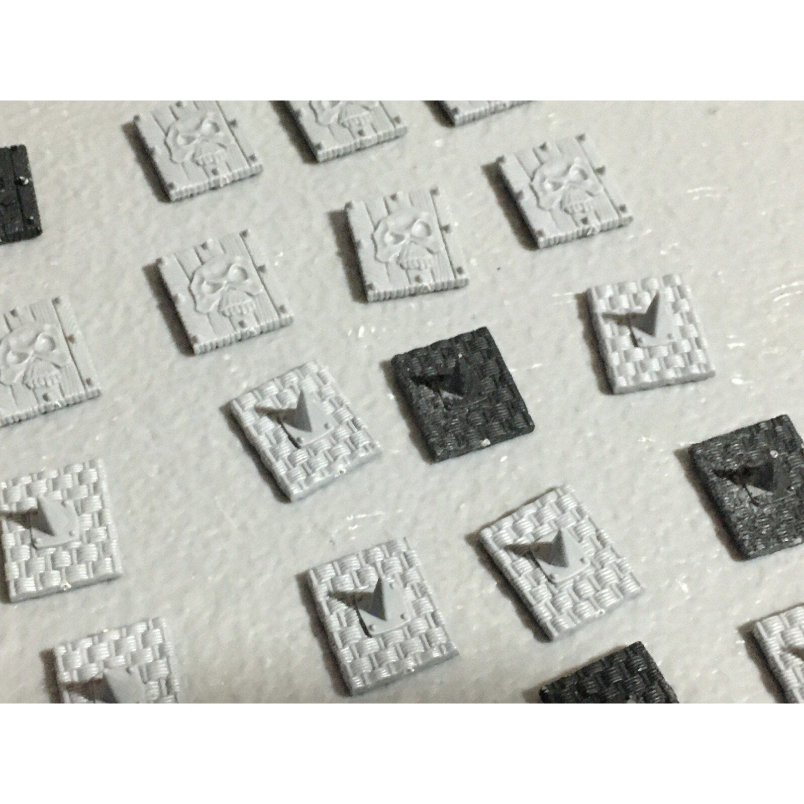A22621 WARHAMMER FANTASY ORCS & GOBLINS BITS LOT GOBLIN SHIELD GAMES WORKSHOP GW