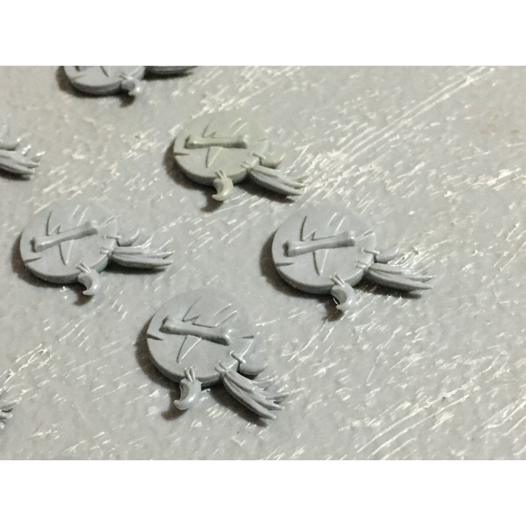 A22624 WARHAMMER FANTASY ORCS & GOBLINS BITS LOT GOBLIN SHIELD GAMES WORKSHOP GW