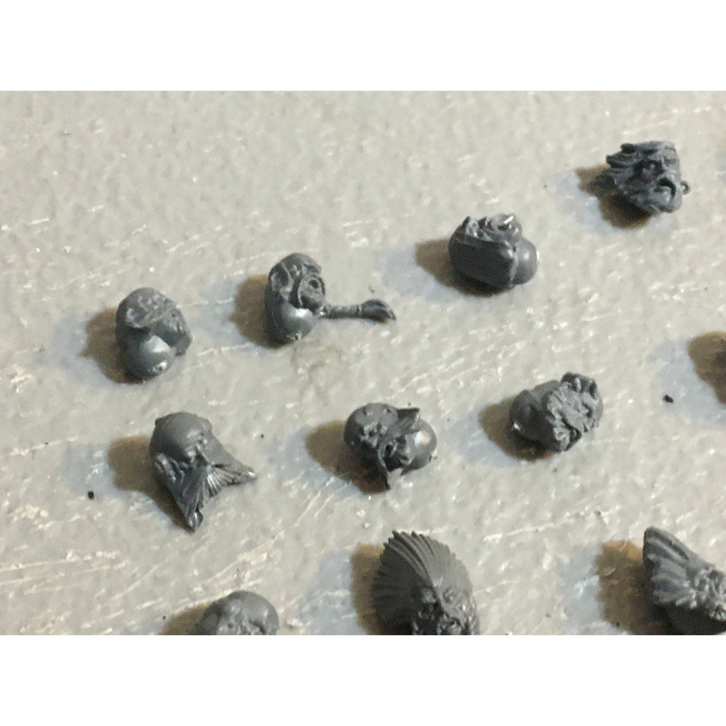 A31433 WARHAMMER 40K SPACE MARINES WOLVES BITS LOT HEADS GREY BLOOD GW