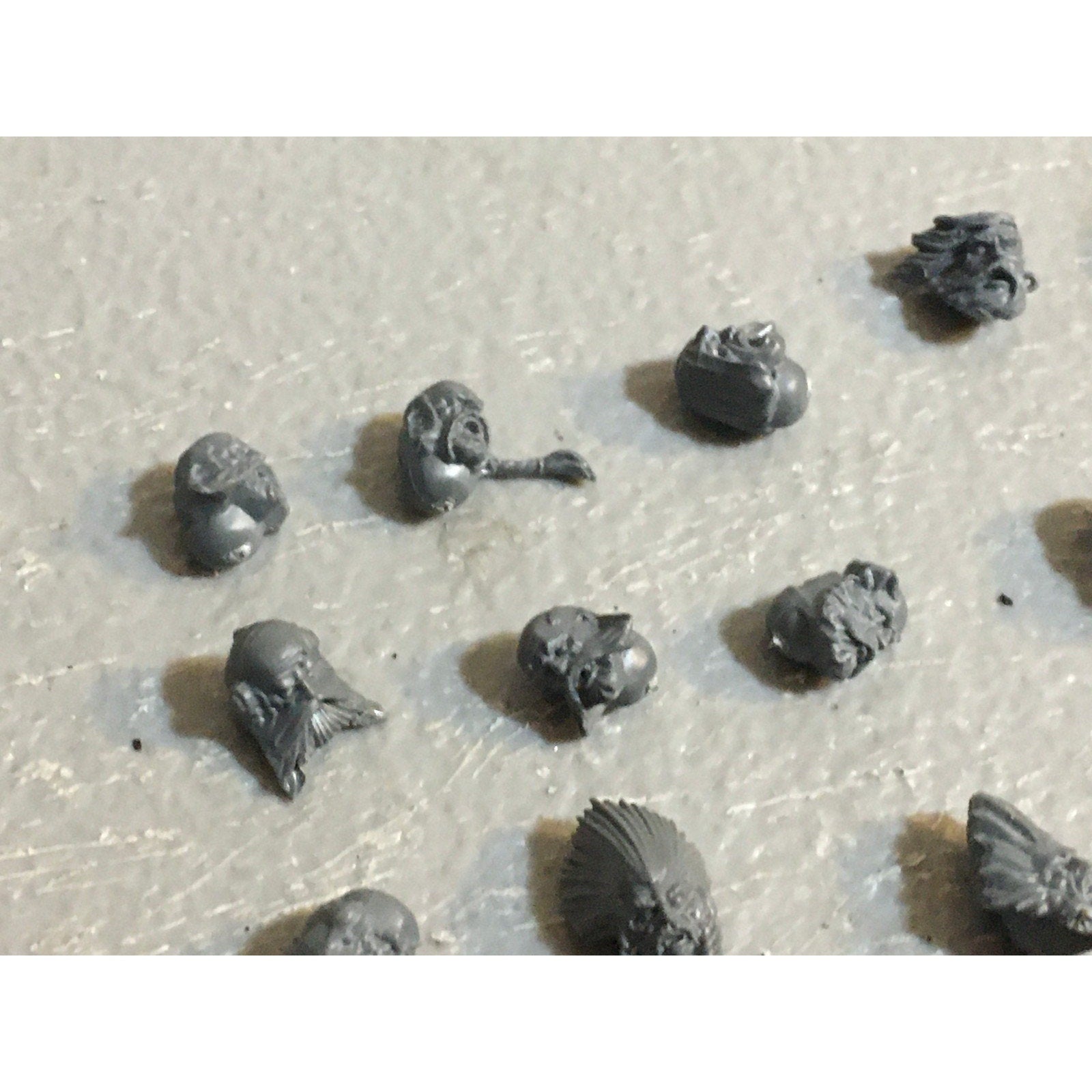A31433 WARHAMMER 40K SPACE MARINES WOLVES BITS LOT HEADS GREY BLOOD GW
