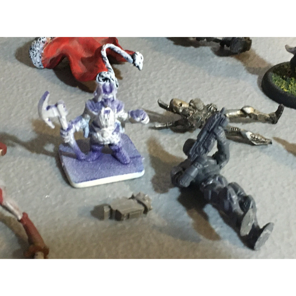 A32584 UNKNOWN PLASTIC MINIATURES BITS & INCOMPLETE LOT ROBOT DWARF SOLDIER
