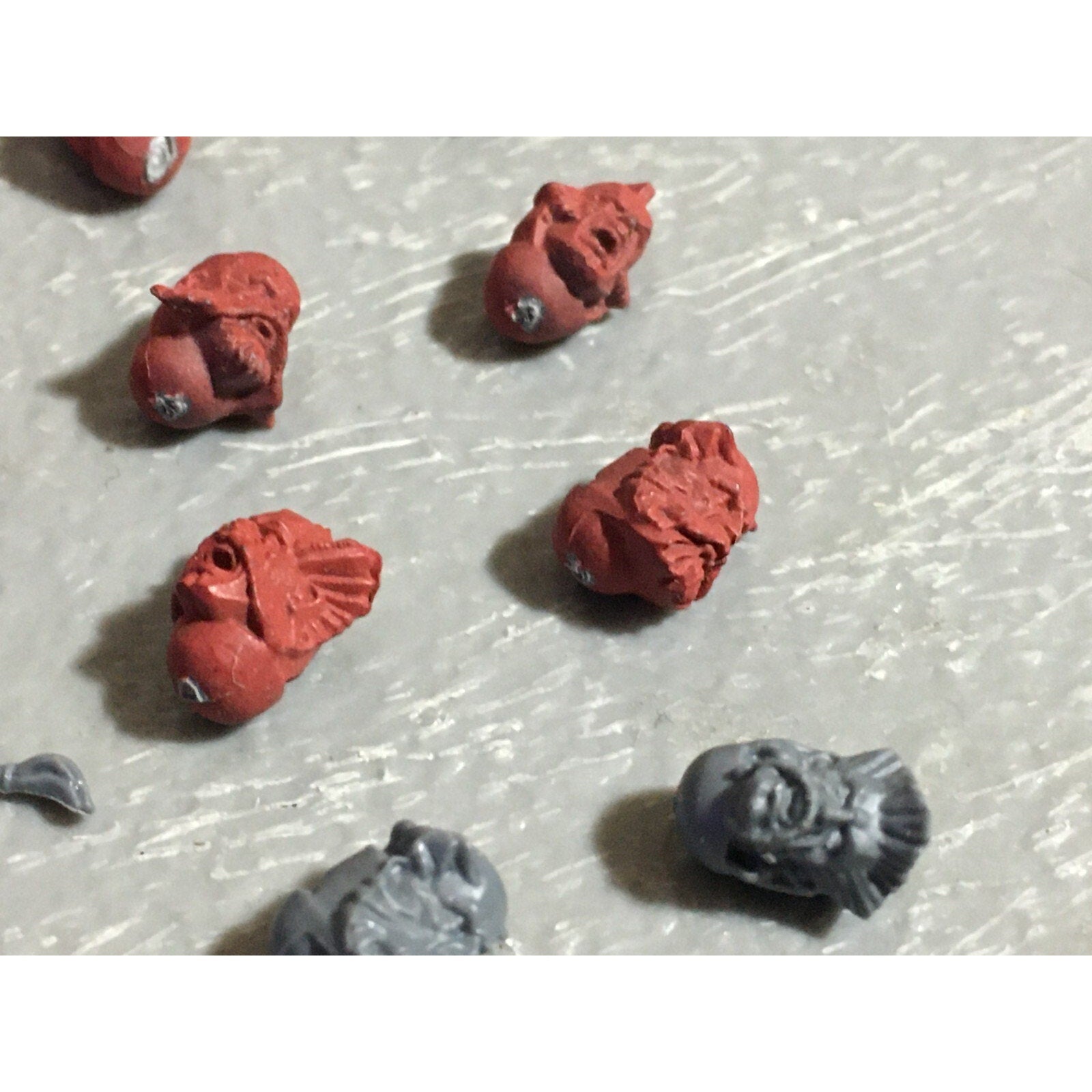 A22548 WARHAMMER 40K SPACE MARINES WOLVES BITS LOT HEADS GAMES WORKSHOP GW