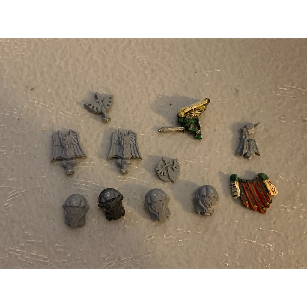 A23303 WARHAMMER 40K SPACE MARINES DARK ANGELS BITS LOT TERMINATOR HEADS 1 METAL