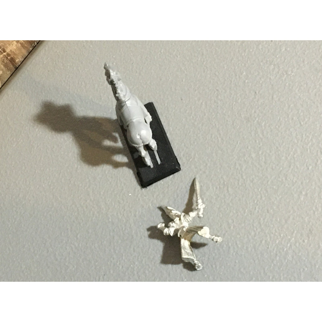 A23909 WARHAMMER FANTASY HIGH ELVES METAL MOUNTED HERO ARDATH NO SHIELD ALT HORS