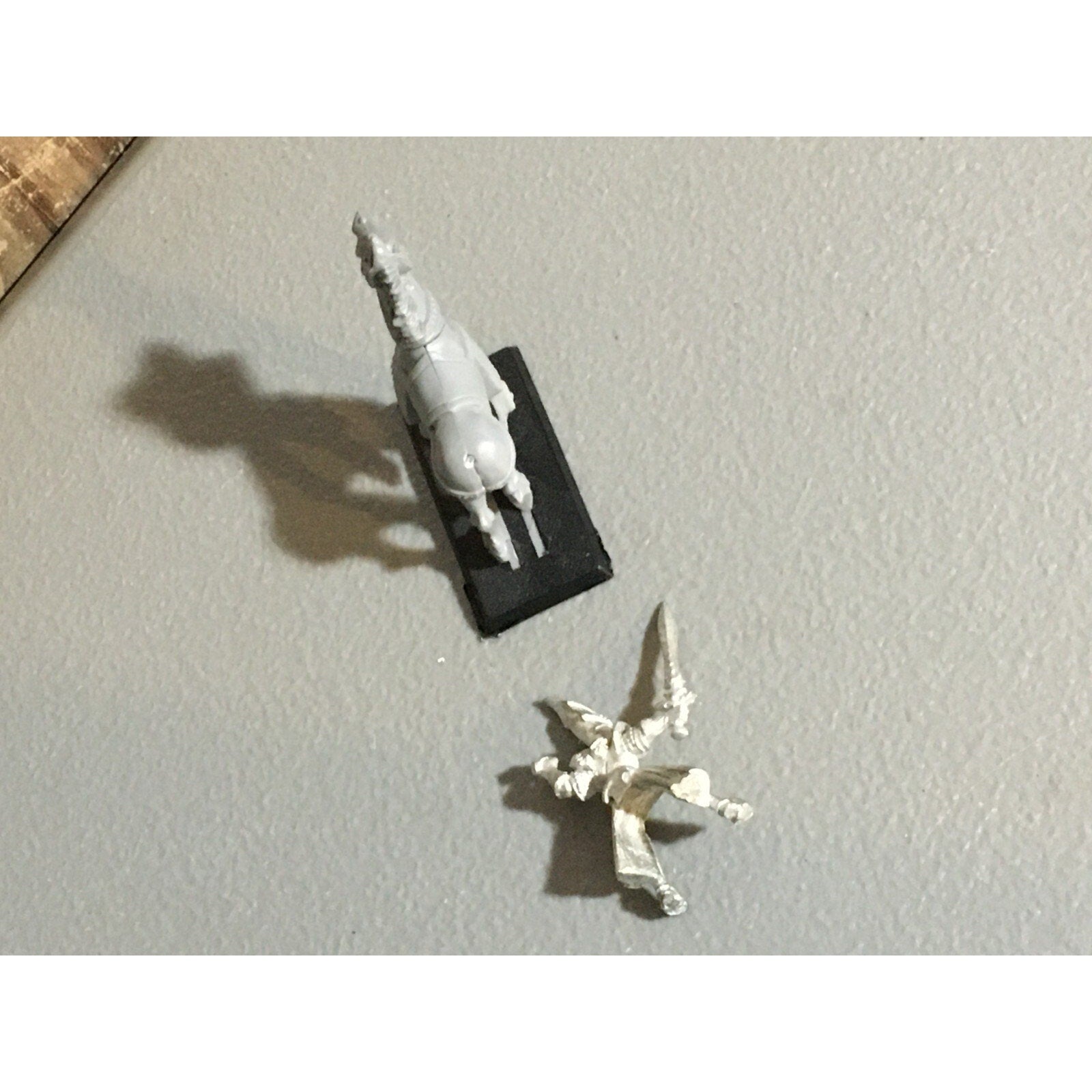 A23909 WARHAMMER FANTASY HIGH ELVES METAL MOUNTED HERO ARDATH NO SHIELD ALT HORS