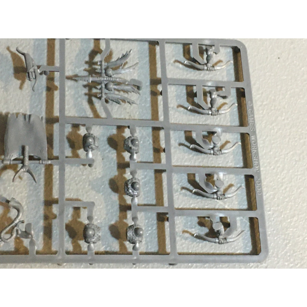 A33693 WARHAMMER FANTASY ORCS & GOBLINS BITS ON SPRUE LOT GOBLINS GW