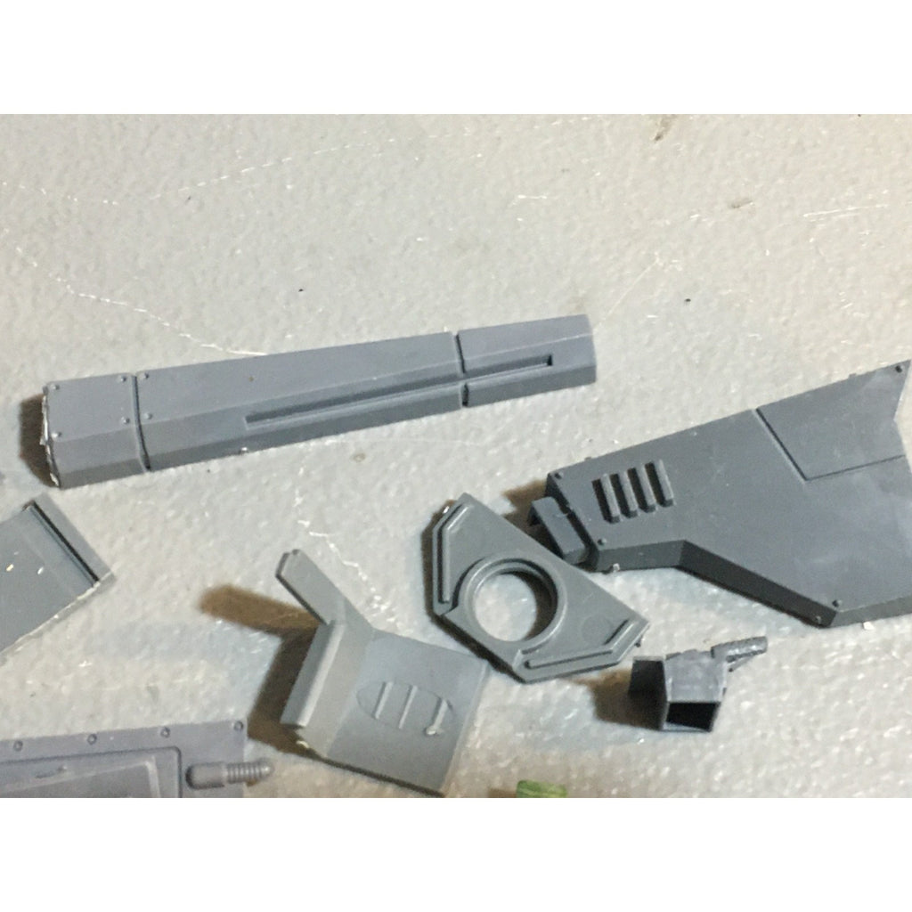 A24530 WARHAMMER 40K SPACE MARINES BITS LOT TANK ARMS OATHS GW