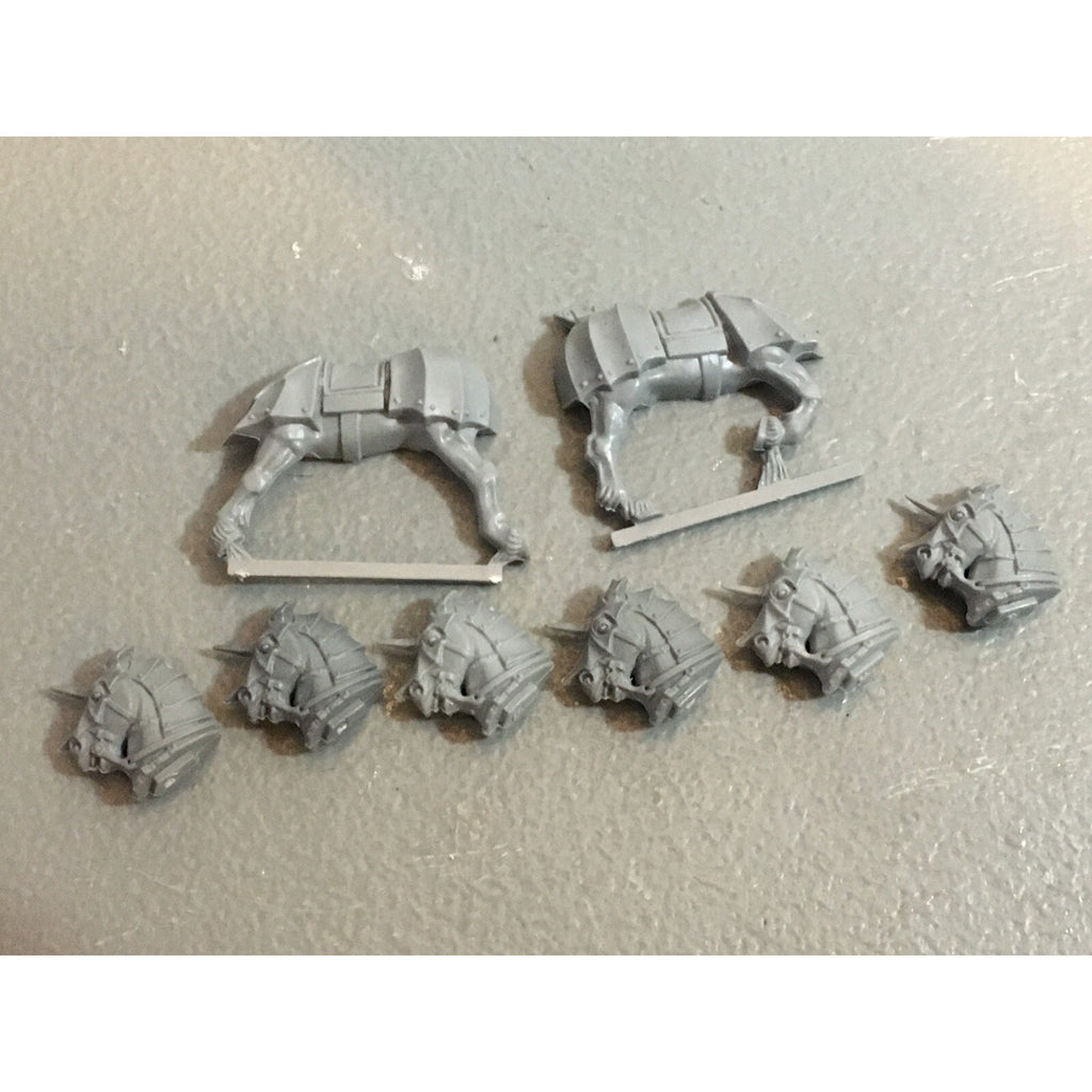 A20091 WARHAMMER FANTASY THE EMPIRE HORSE BITS LOT HEADS BODY GAMES WORKSHOP