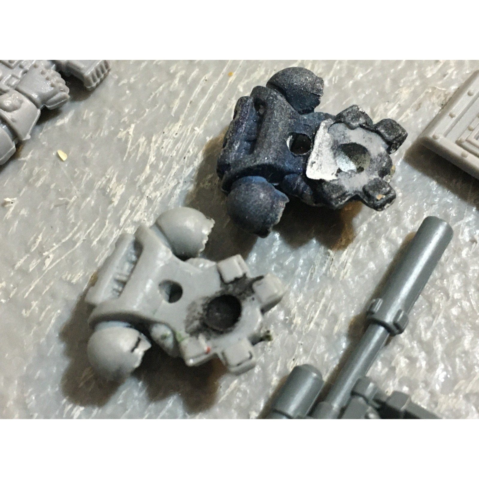 A27541 WARHAMMER 40K SPACE MARINES BITS LOT ARMS GUNS BANNER POLE GW