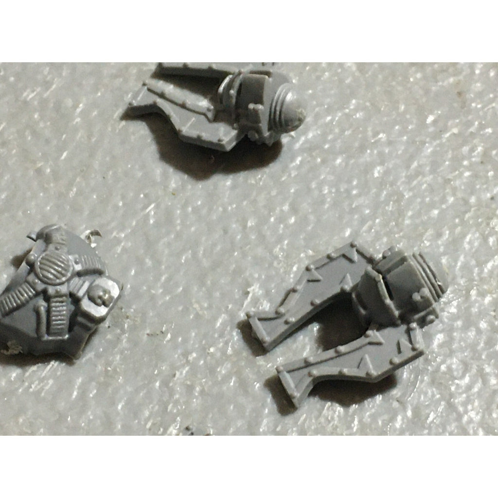 A22575 WARHAMMER 40K CHAOS SPACE MARINES CSM BITS LOT HEADS TORSO FRONTS GW