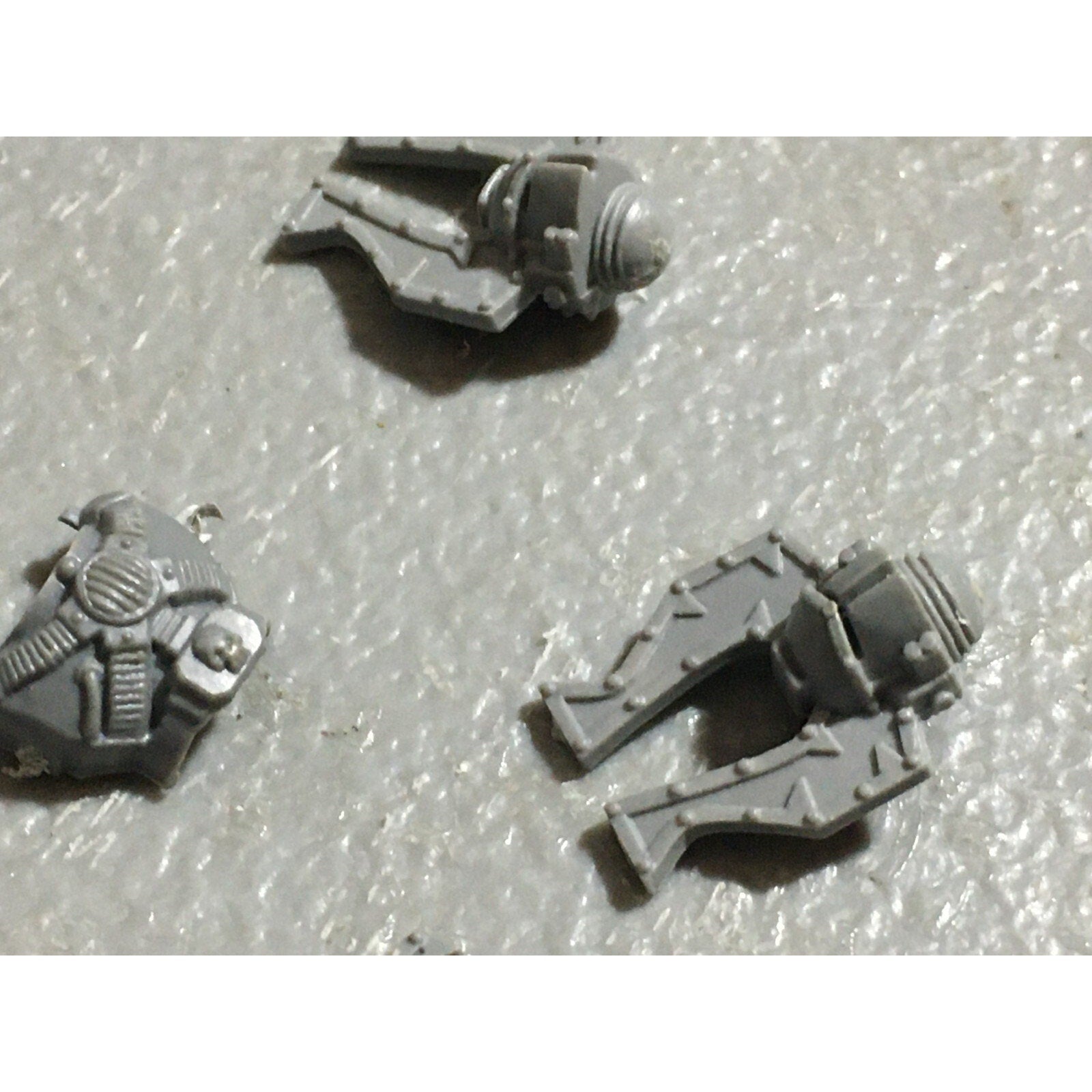 A22575 WARHAMMER 40K CHAOS SPACE MARINES CSM BITS LOT HEADS TORSO FRONTS GW