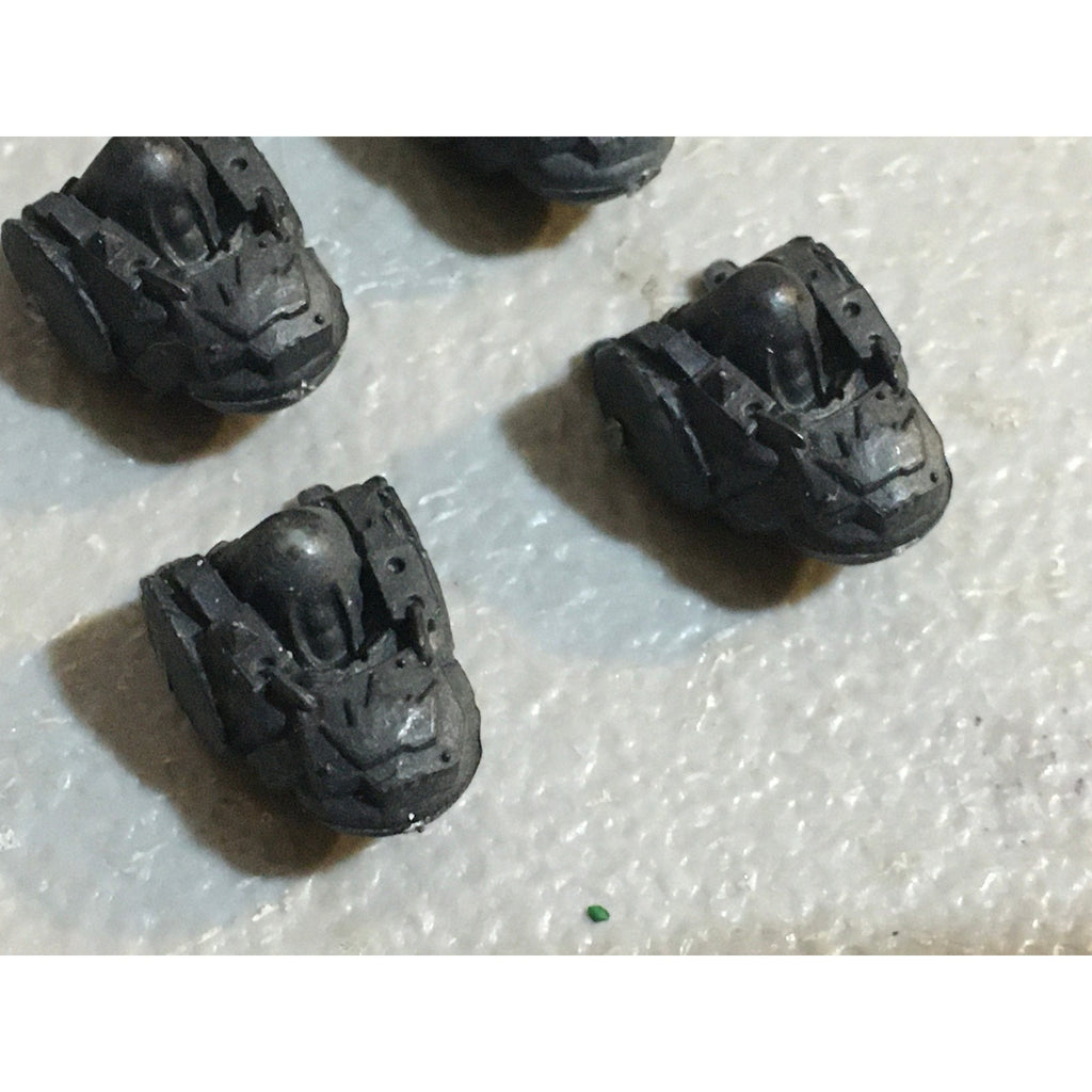 A33561 WARHAMMER 40K SPACE ORKS BITS LOT TORSO CHEST LEGS GW GAMES WORKSHOP