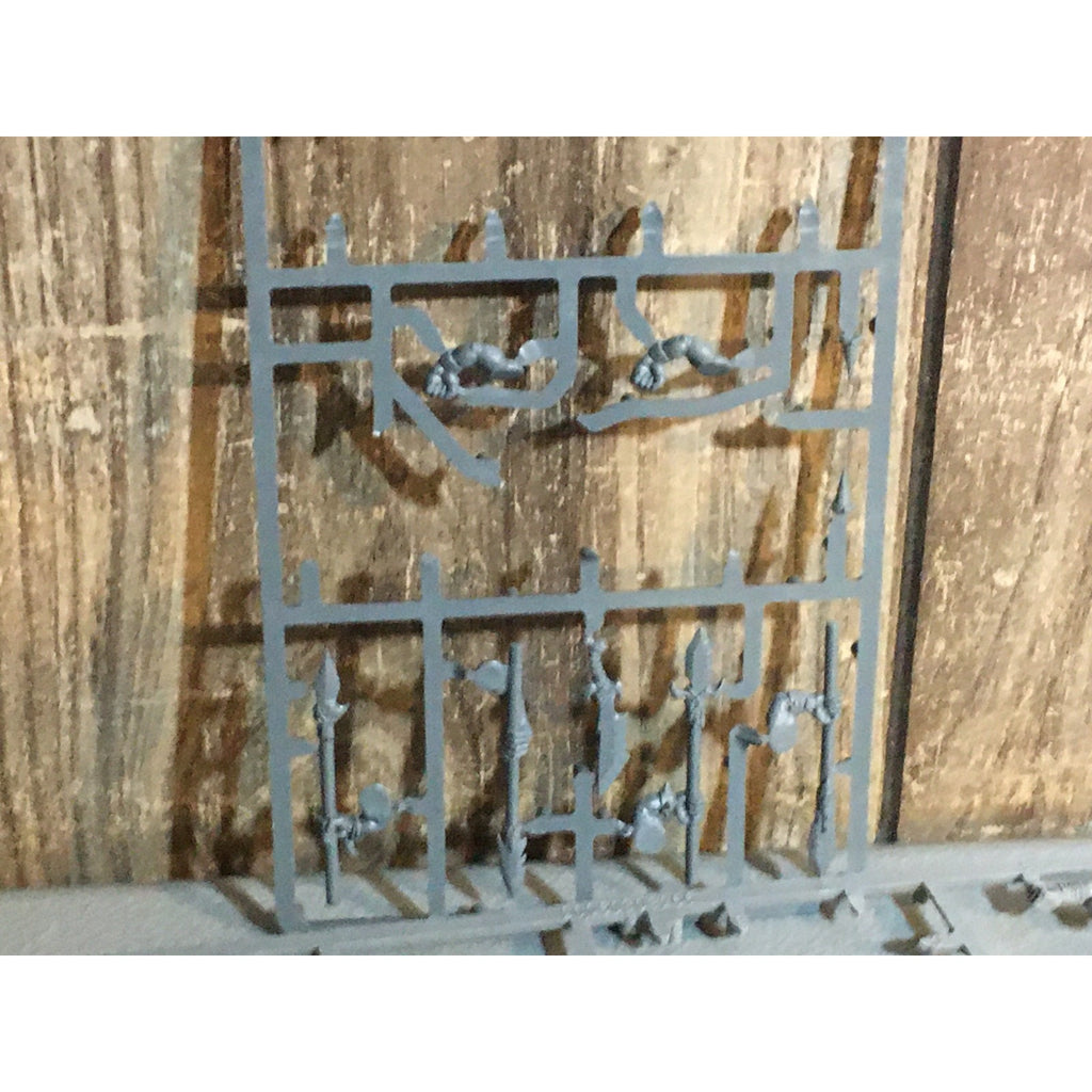 A33696 WARHAMMER FANTASY ORCS & GOBLINS BITS ON SPRUE LOT ORC BOYZ GW