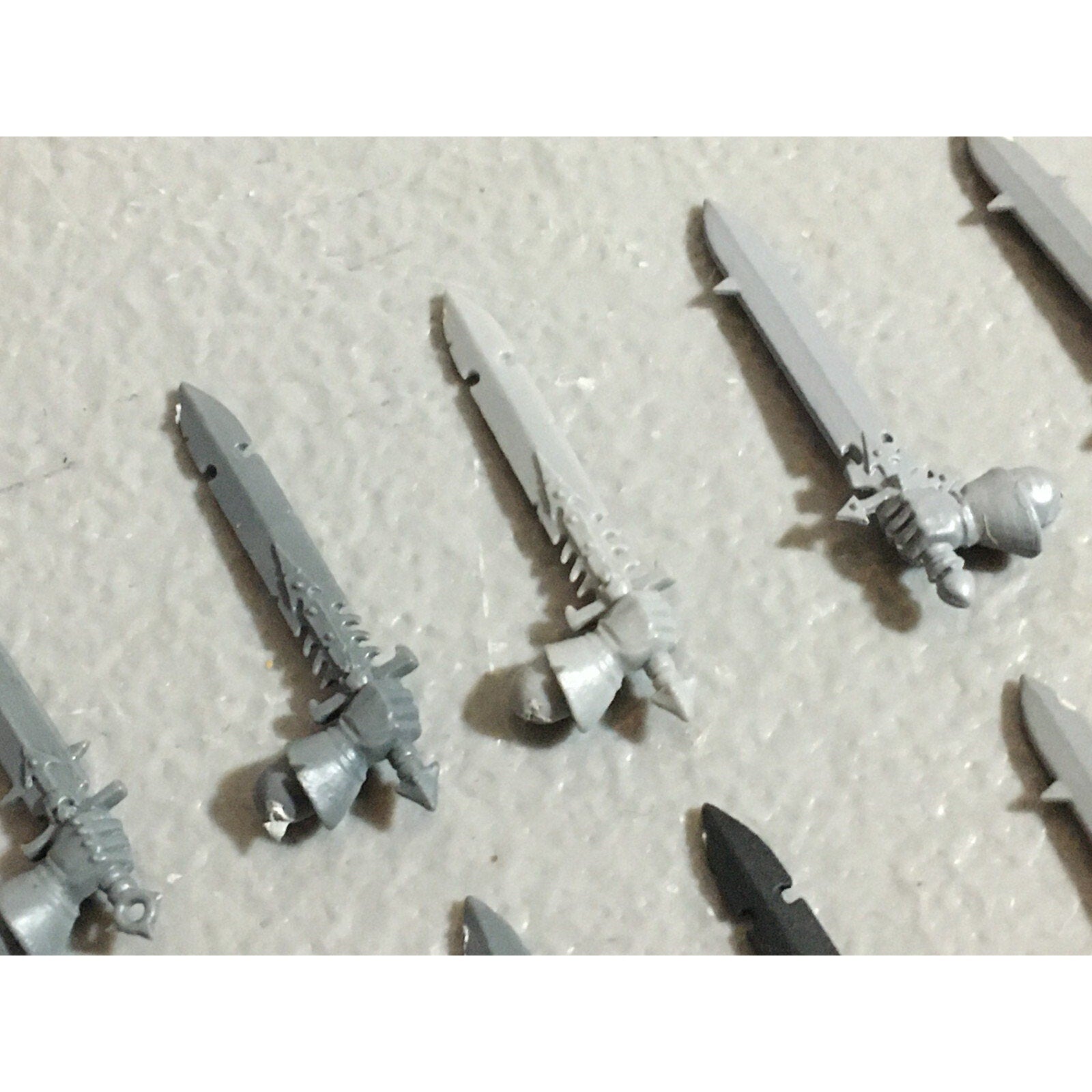 A22218 WARHAMMER FANTASY CHAOS MORTALS BITS LOT SWORD HANDS GAMES WORKSHOP