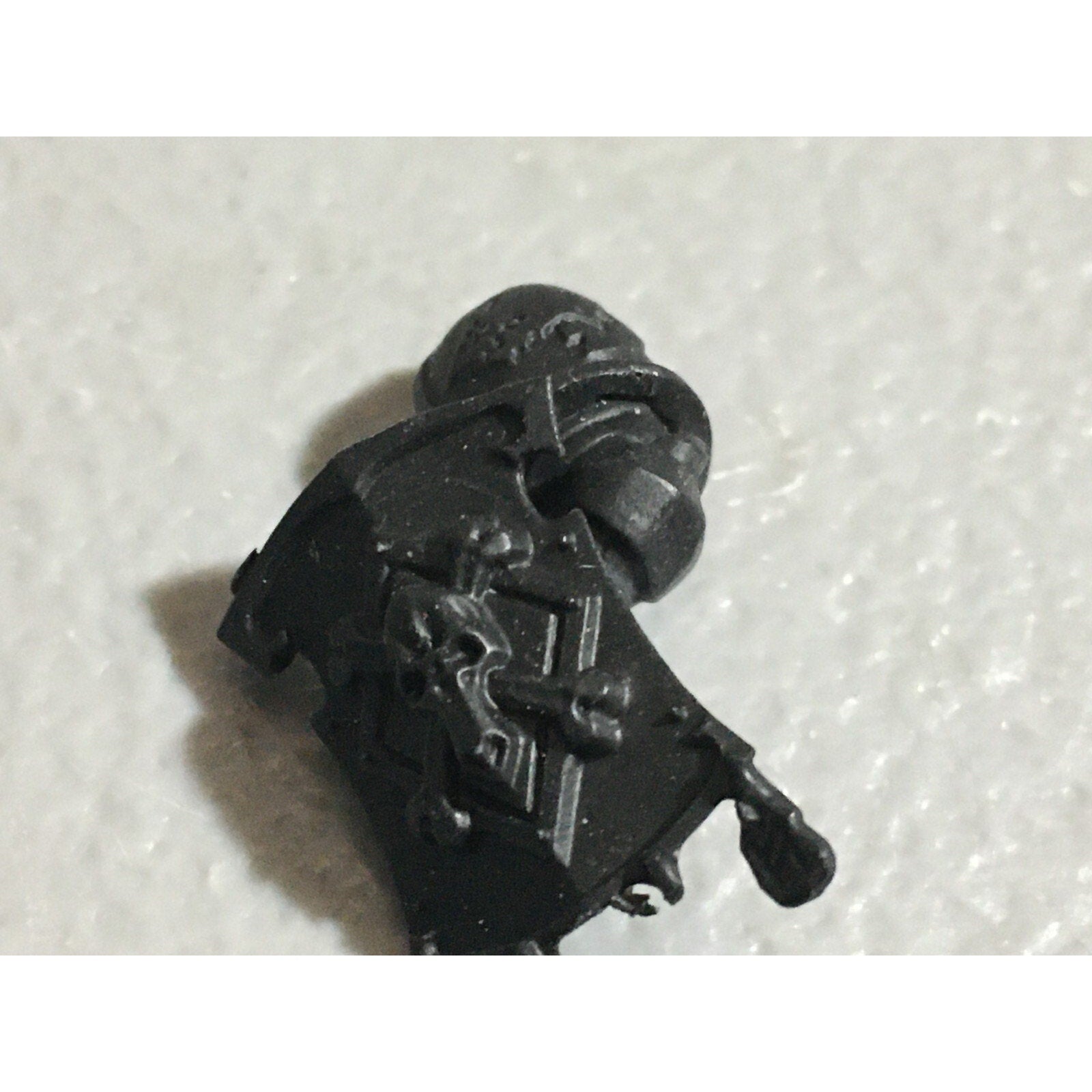 A22561 WARHAMMER 40K SPACE MARINES WOLVES BITS LOT BANNER ACCESSORY SHIELD GW