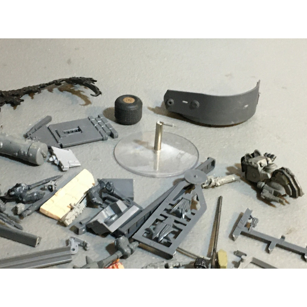 A29636 WARGAMING RANDOM MIXED BITS LOT SOME TERRAIN UNKNOWN PLASTIC
