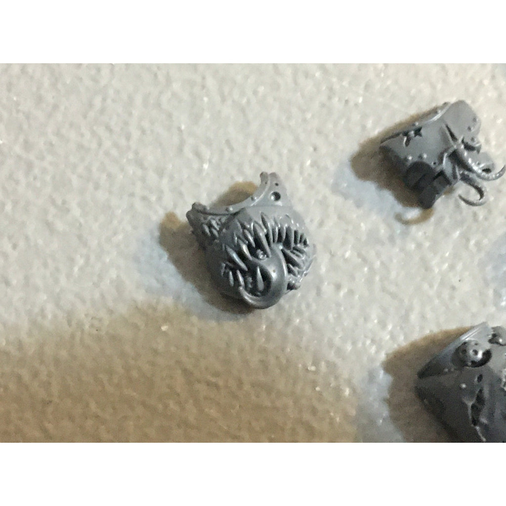 A31439 WARHAMMER 40K DEATH GUARD BITS LOT PLAGUE MARINE CHEST GW CHAOS MARINES