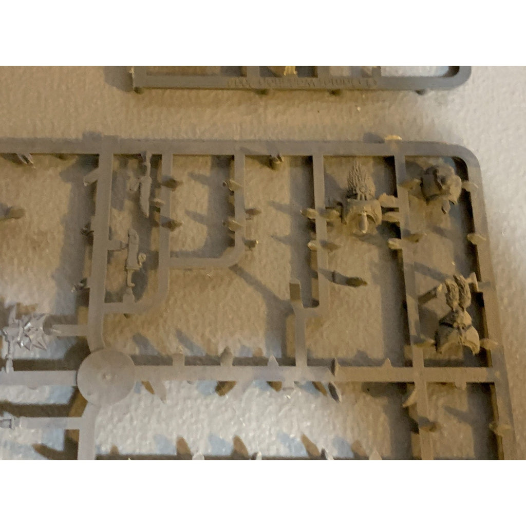 A28642 WARHAMMER 40K MARINES SPACE WOLVES FIRSTBORN HEADS ARMS BITS LO ...