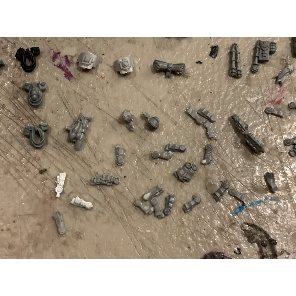 A23192 WARHAMMER 40K SPACE MARINES BITS LOT BLACK TEMPLARS OATHS SHIELD SWORD