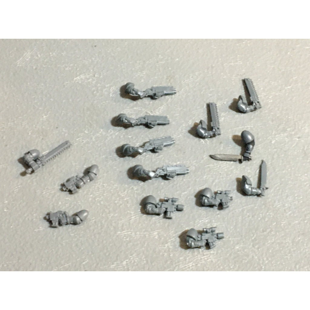 A23092 WARHAMMER 40K SPACE MARINES BITS LOT SCOUTS ARMS GAMES WORKSHOP GW