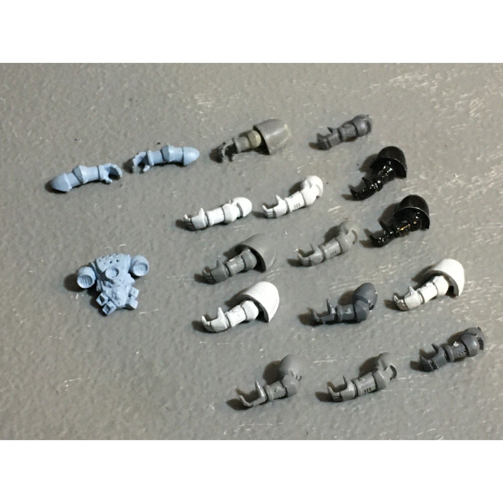 A22963 WARHAMMER 40K SPACE MARINES BITS LOT ARMS GAMES WORKSHOP GW
