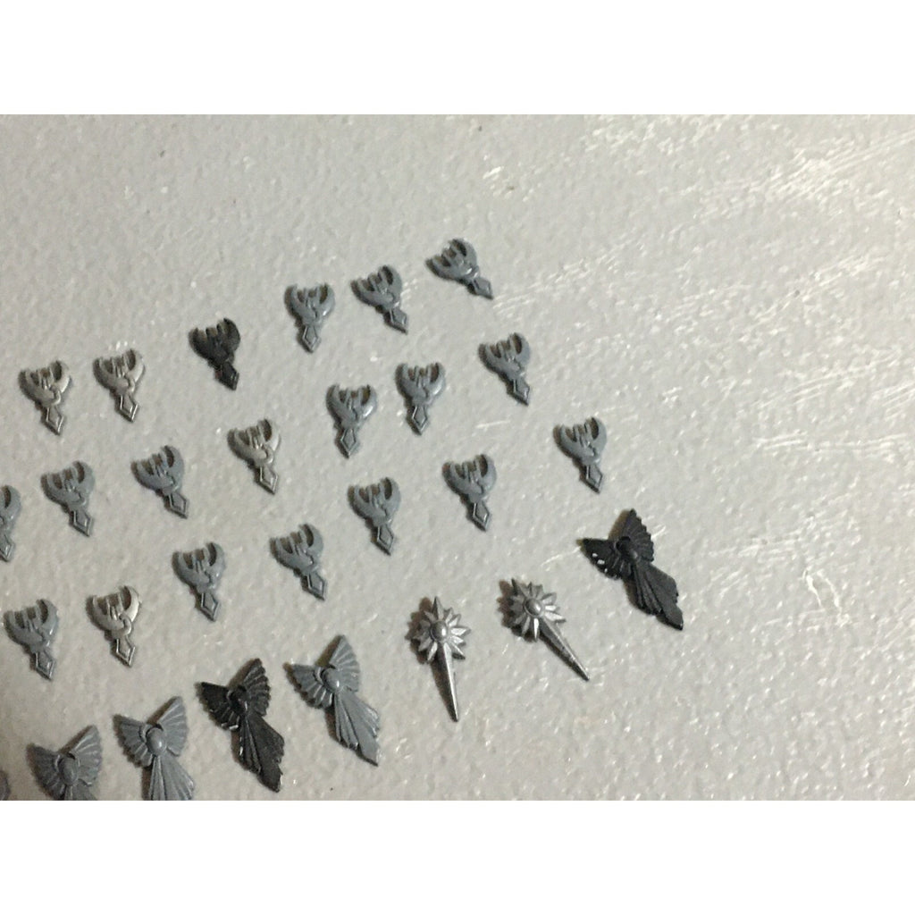 A22057 WARHAMMER FANTASY HIGH ELVES BITS LOT SHIELD ICONS GW GAMES WORKSHOP