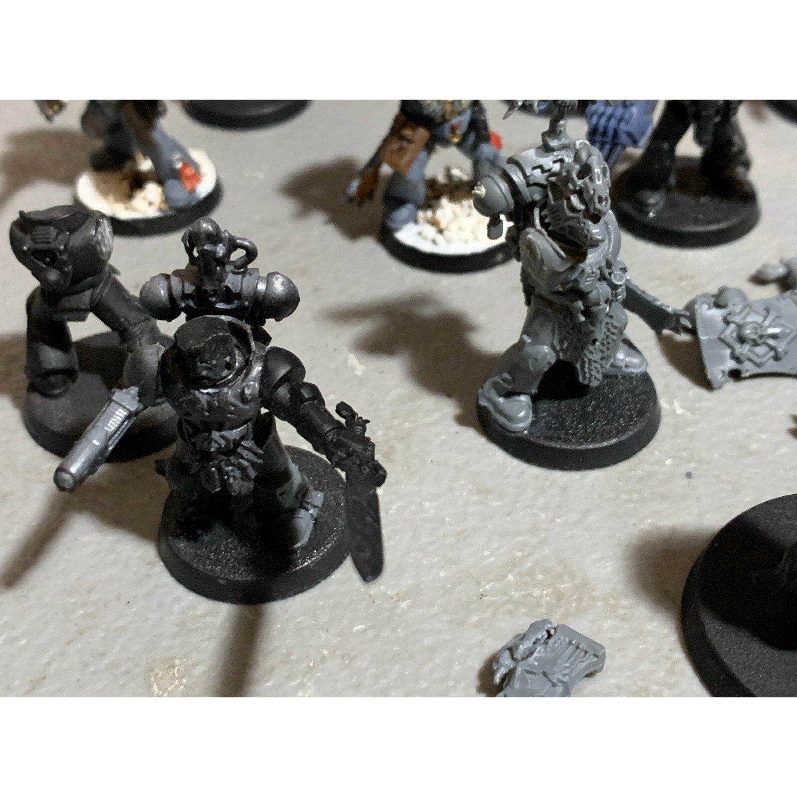 A23308 WARHAMMER 40K SPACE MARINES SPACE WOLVES BITS LOT INC ARMS HEADS SHOULDER